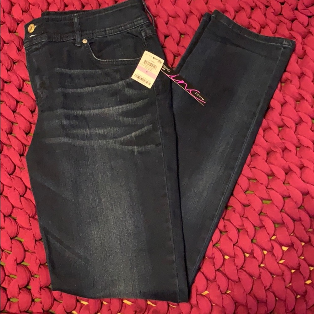 Inc Boyfriend REGULAR fit size 6 Jeans
